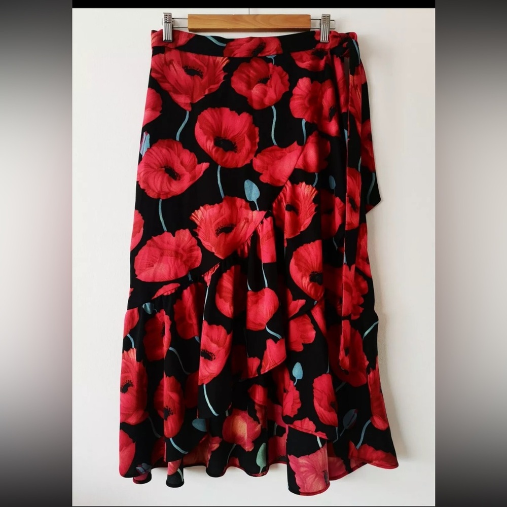 H&M Black and Red Poppy Print Flowy Wrap Skirt Size 4